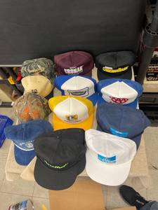 lot 9187 image: hat lot