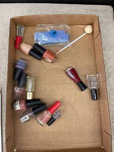 lot 9189 image: finger nail polish lot