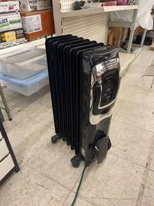 lot 9193 image: working eletric heater