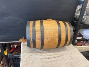 lot 9202 image: wood keg