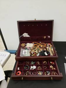 lot 9211 image: jewelry box full of estate jewelry