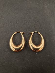 lot 9214 image: pair teardrop gold earrings marked 14k