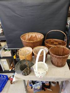 lot 9252 image: lot of baskets