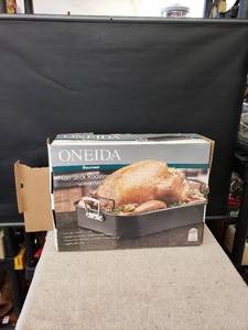 lot 9268 image: non stick roasting pan in box