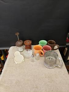 lot 9275 image: lot of kitchenware
