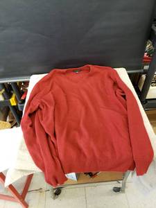 lot 9290 image: red Cashmere sweater sz XL