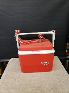 lot 9292 image: Gott red cooler