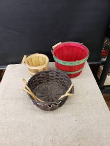 lot 9297 image: lot of baskets