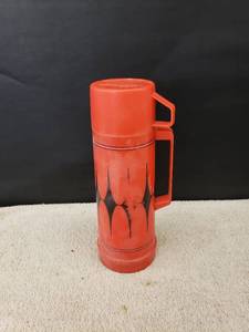 lot 9299 image: Aladdin thermos red