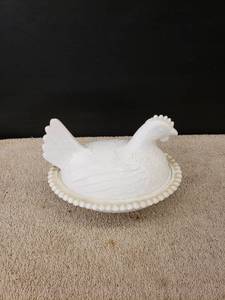 lot 9300 image: white nested chicken
