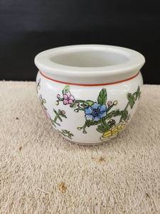 lot 9304 image: Asian pot