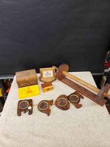 lot 9306 image: estate lot of wood decor