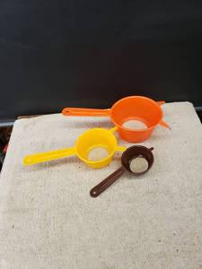 lot 9313 image: set 3 nesting strainers