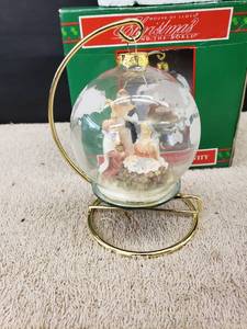 lot 9314 image: round the world nativity NIB