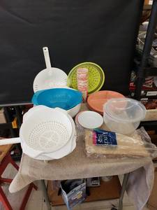 lot 9319 image: lotof kitchenwares