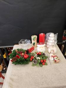 lot 9323 image: lot of Christmas candlesholders