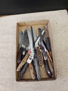 lot 9325 image: lot of kitchen knives