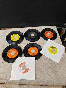 lot 9330 image: lot of 45s