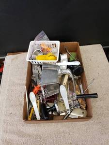 lot 9333 image: lot of kitchenware