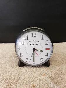 lot 9335 image: sharp alarm clock works