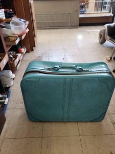 lot 9341 image: turquoise suitcase