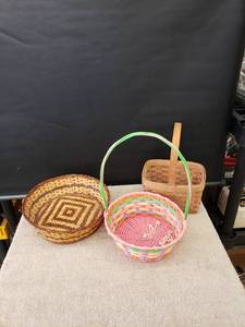 lot 9366 image: lot of baskets