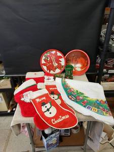 lot 9373 image: lot of retro Christmas items