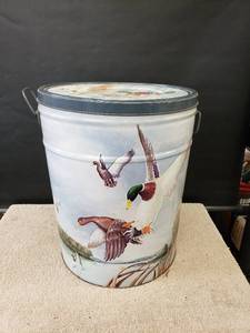 lot 9379 image: duck tin wgiant pinecones