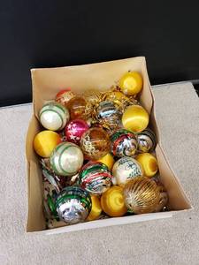 lot 9384 image: box of retro Christmas ornaments