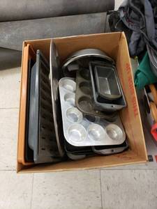 lot 9392 image: lot of kitchenware