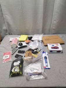 lot 26879 image: LOT OF RANDOM ITEMS