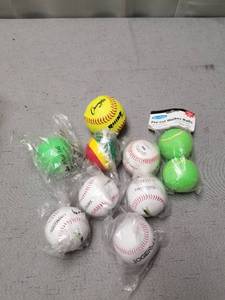 lot 26886 image: LOT OF RANDOM BALLS