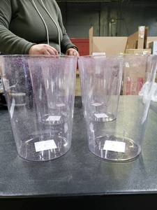 lot 8617 image: Plastic Bubble Tumblers (6 COUNT)