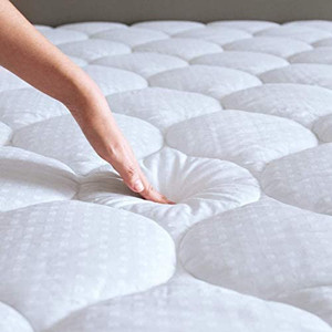 lot 59836 image: Mattress Pad Queen Mattress Topper - Quilted Fitted Cooling