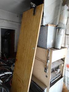 lot 1011 image: Variety of Countertops and Wood  w Opener