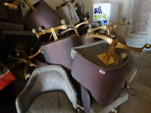lot 1023 image: Lot of Lounge Chairs