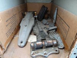 lot 1085 image: Walk-in Freezer Door Hinges