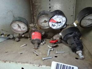 lot 1084 image: Multiple Pressure Gauges