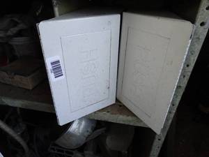 lot 1092 image: Small Wall Mountable Trash Can