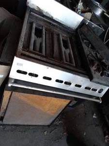 lot 1100 image: Wolf Commercial Gas Stove  Griddle  Oven