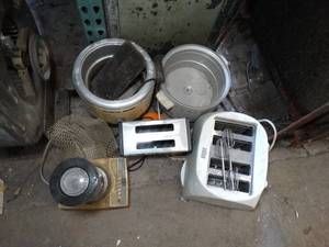 lot 1102 image: Lot of Small Kitchen Appliances