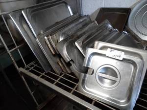 lot 1114 image: Variety of Square and Rectangular Stainless Lids