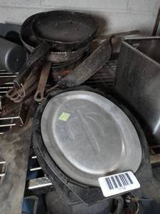 lot 1116 image: Lot of Pans and Platters