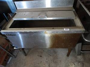 lot 1131 image: Lacrosse Ice Bin CL36IC