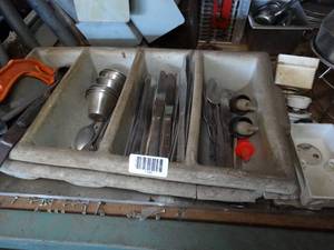 lot 1129 image: Variety of Flatware & Trays