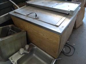 lot 1144 image: Commercial Refrigerator & Freezer