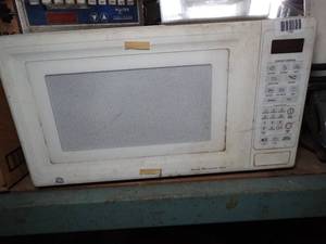 lot 1160 image: Mid-Sized Ge Microwave
