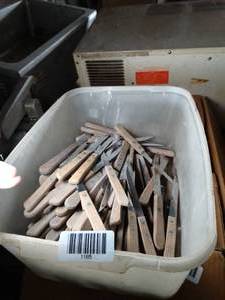 lot 1165 image: Tub of Several Steak Knives