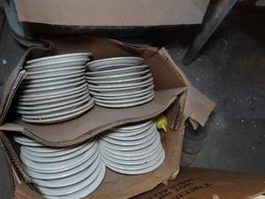 lot 1172 image: Box of 10 White Plates