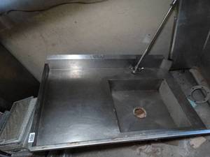 lot 1186 image: Shallow Stainless Sink